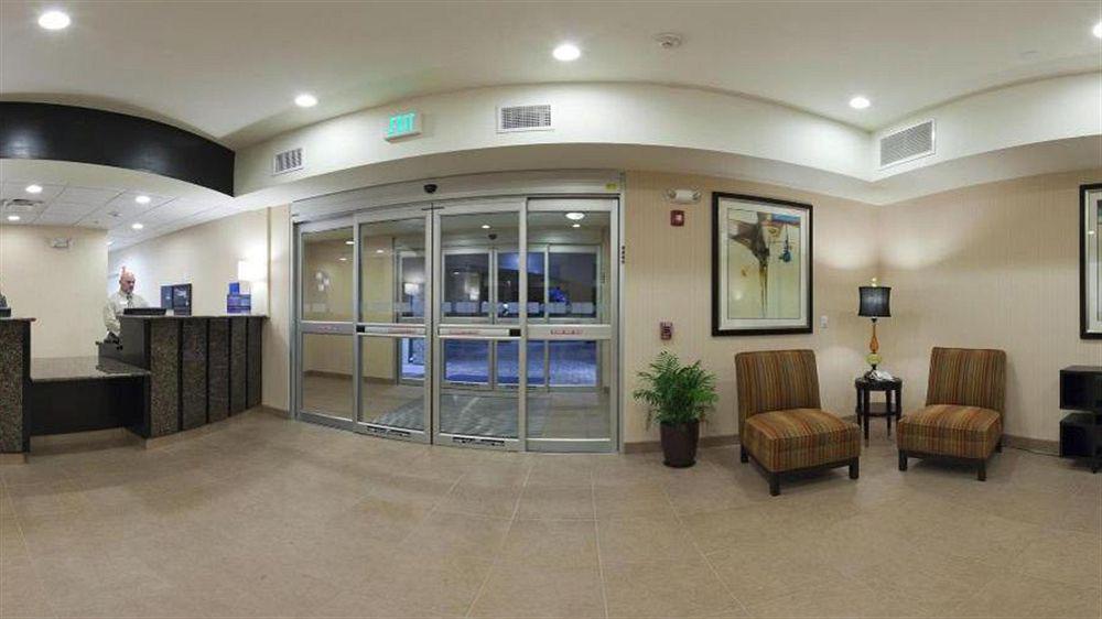 Holiday Inn Express & Suites North Topeka Zewnętrze zdjęcie