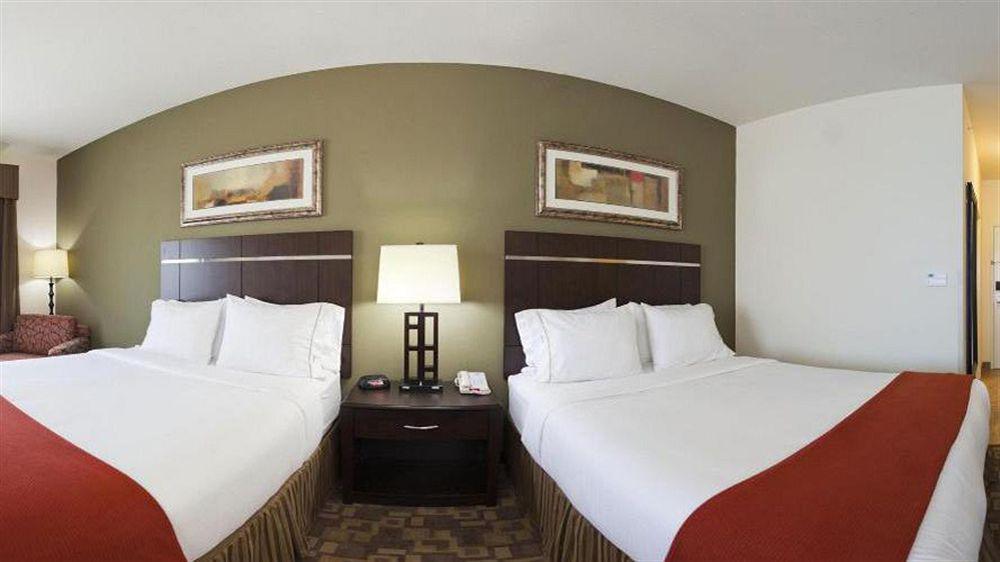 Holiday Inn Express & Suites North Topeka Zewnętrze zdjęcie