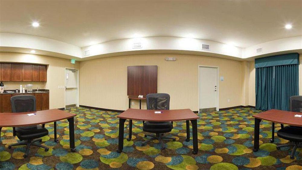 Holiday Inn Express & Suites North Topeka Zewnętrze zdjęcie