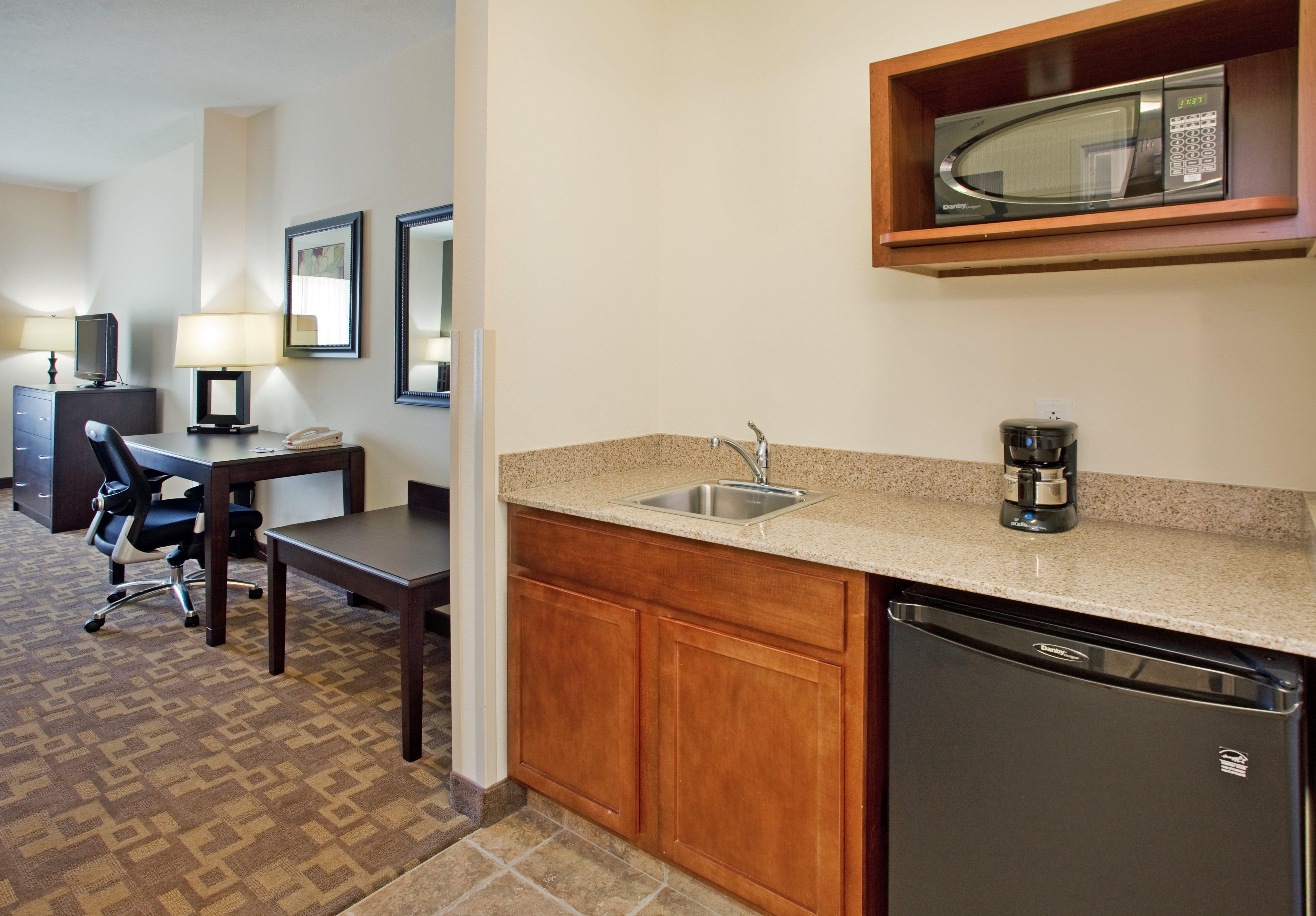 Holiday Inn Express & Suites North Topeka Zewnętrze zdjęcie