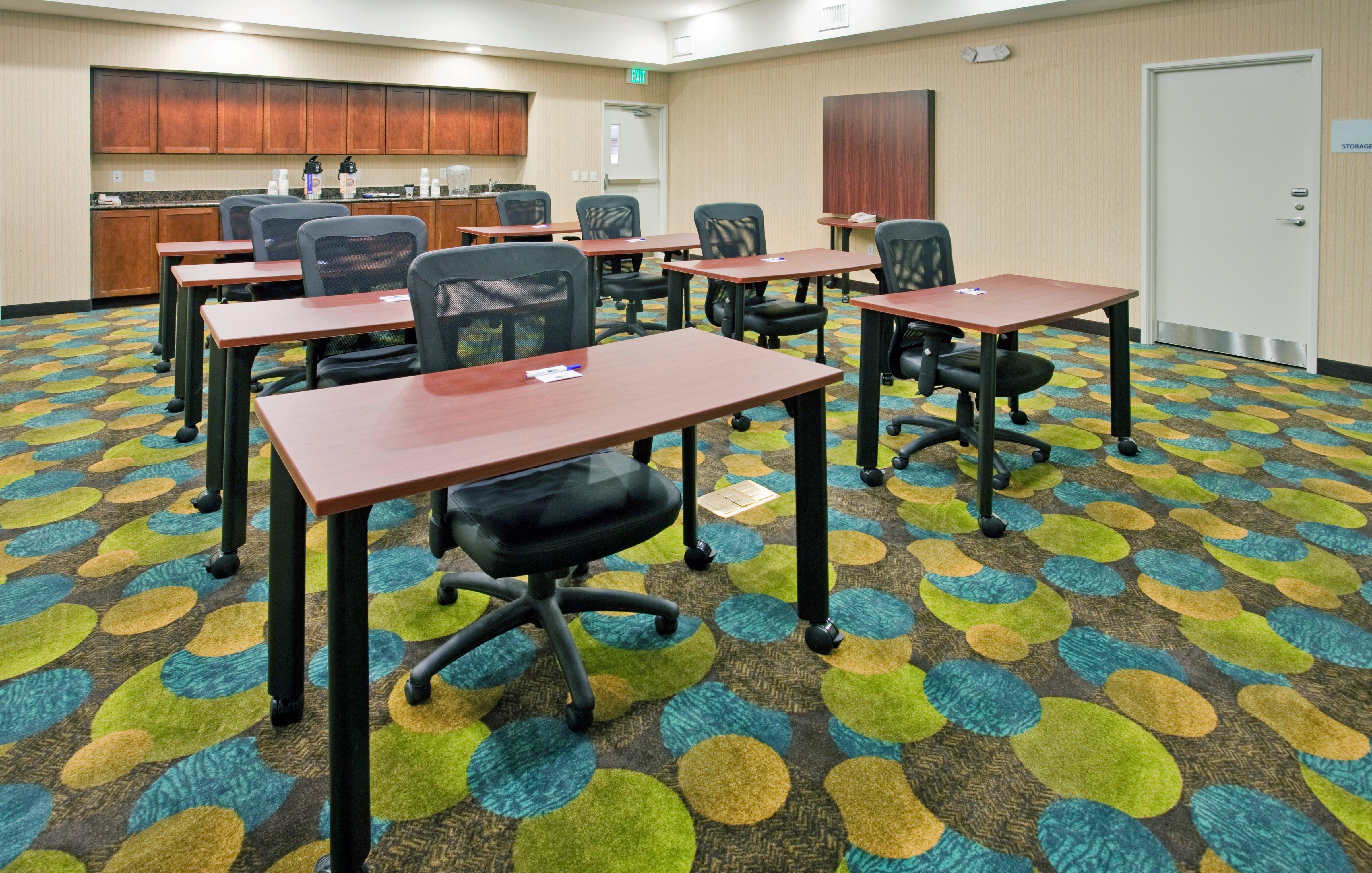 Holiday Inn Express & Suites North Topeka Zewnętrze zdjęcie