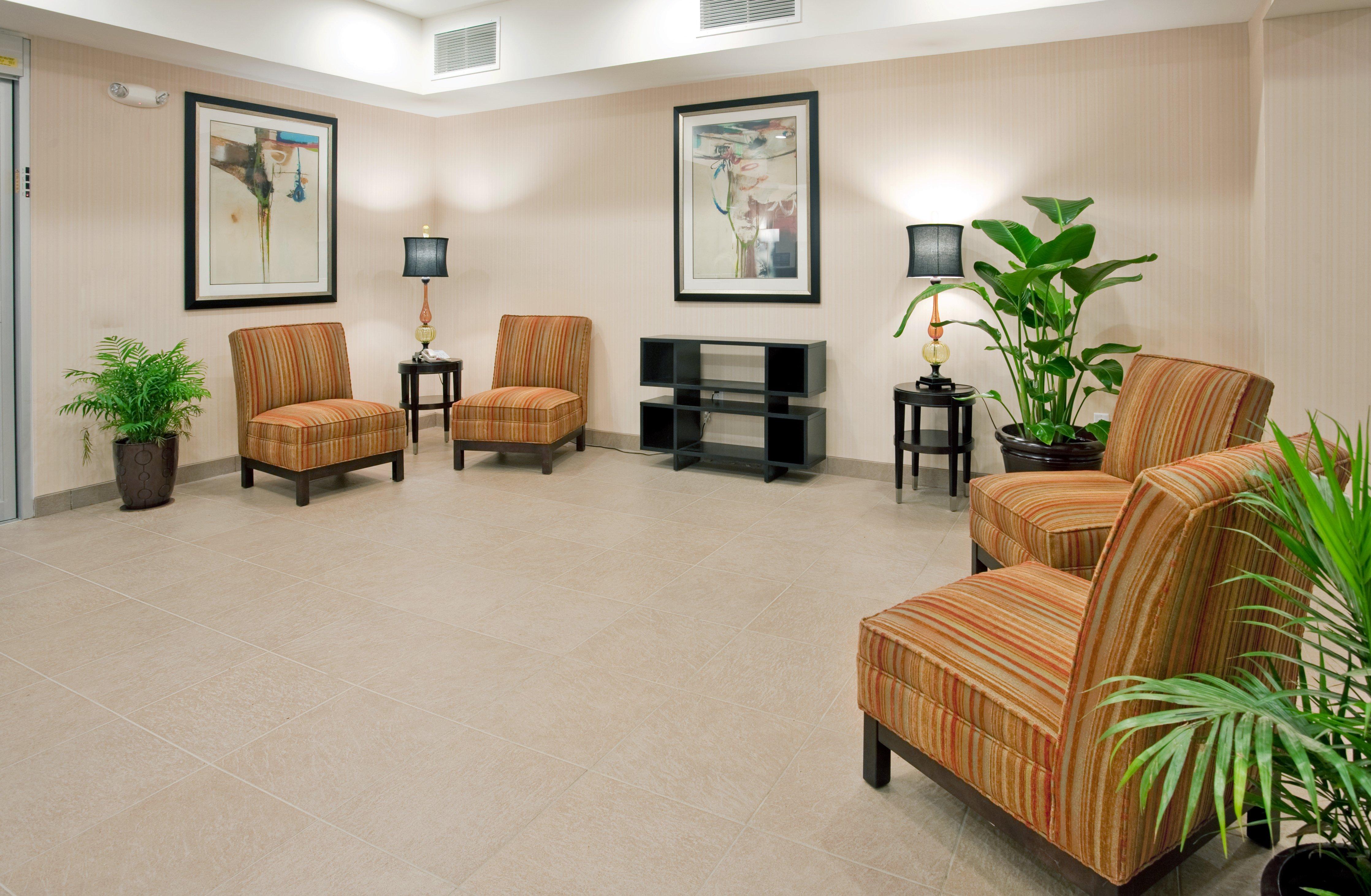 Holiday Inn Express & Suites North Topeka Zewnętrze zdjęcie