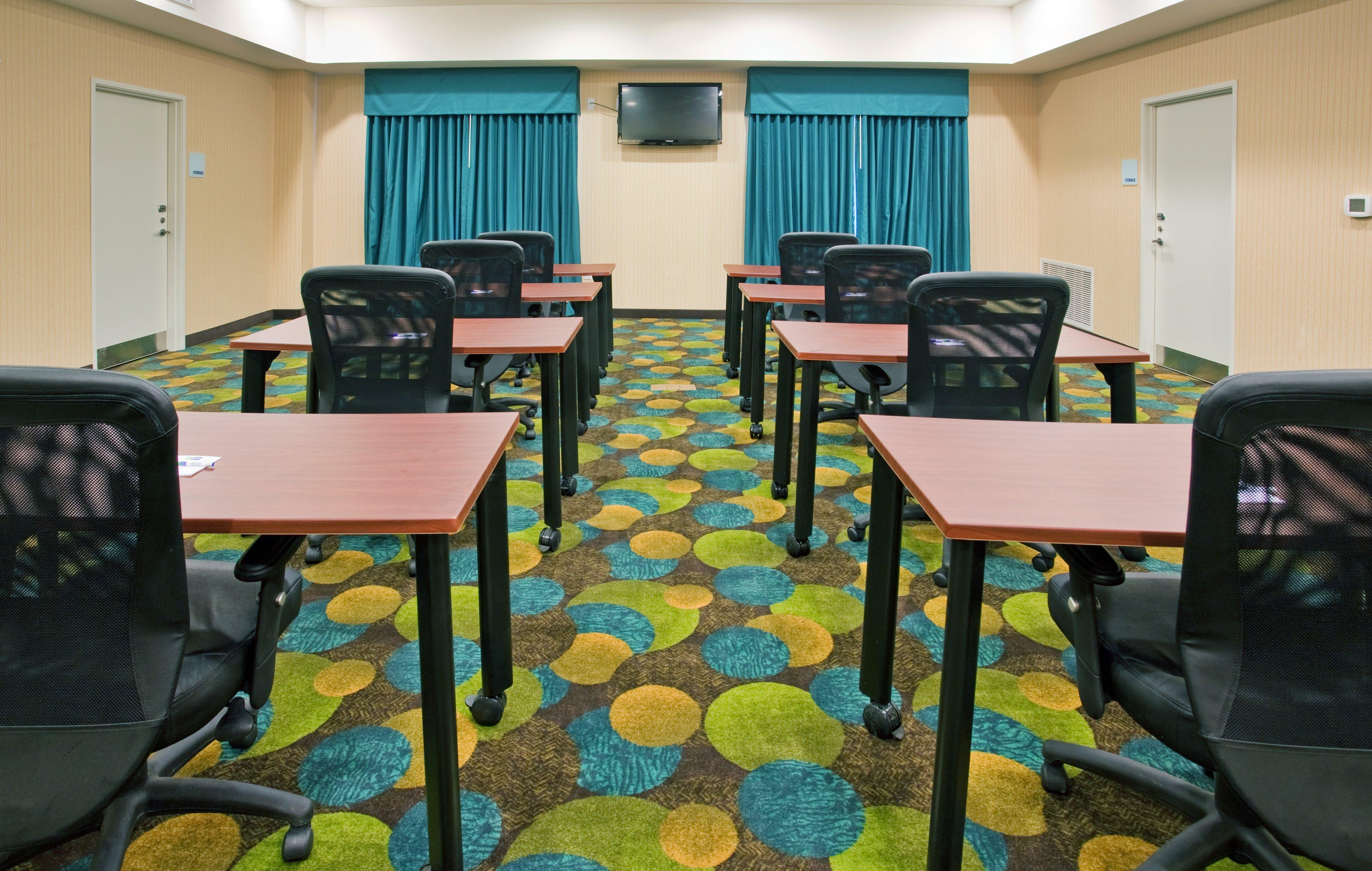 Holiday Inn Express & Suites North Topeka Zewnętrze zdjęcie