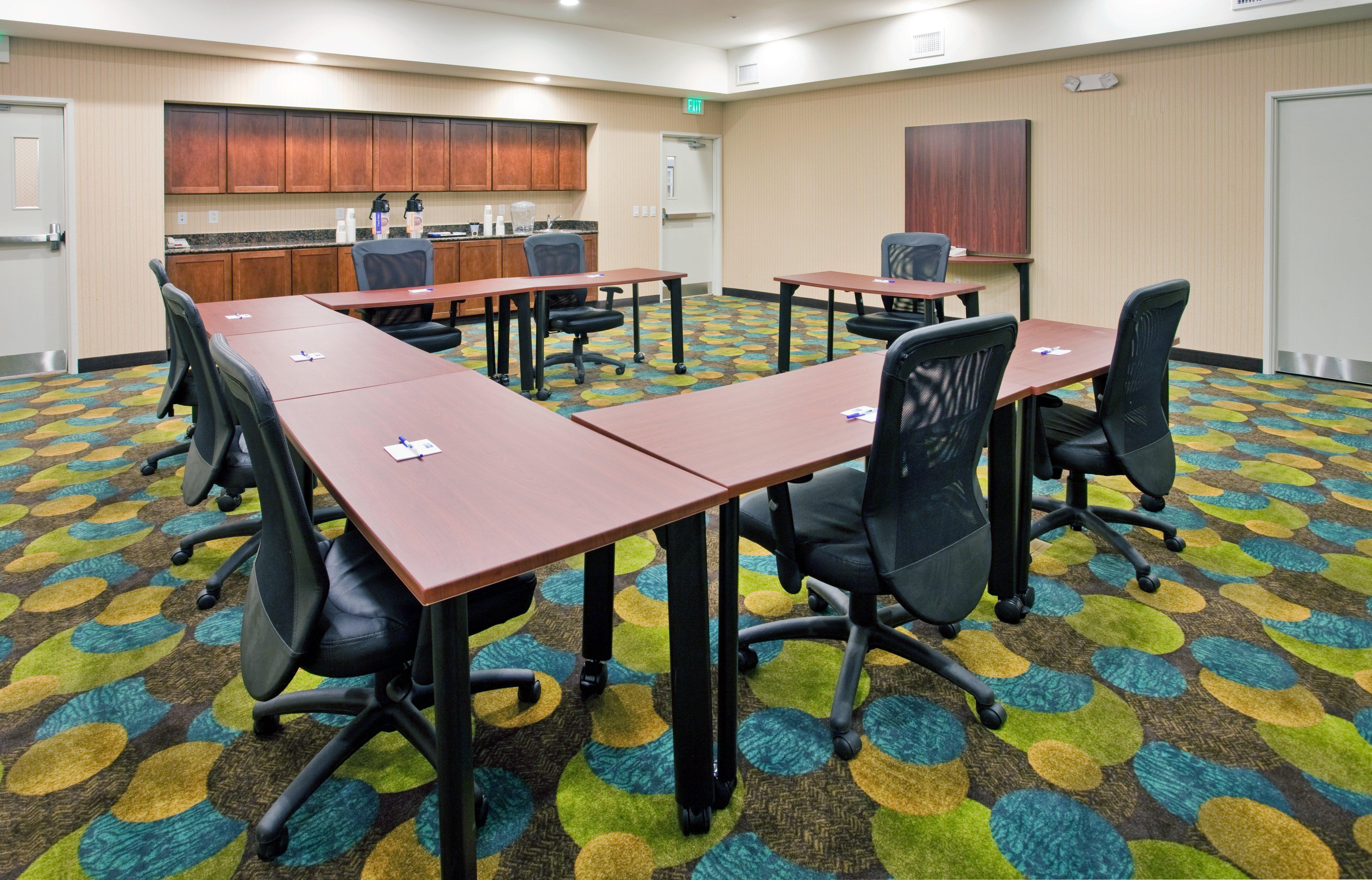 Holiday Inn Express & Suites North Topeka Zewnętrze zdjęcie