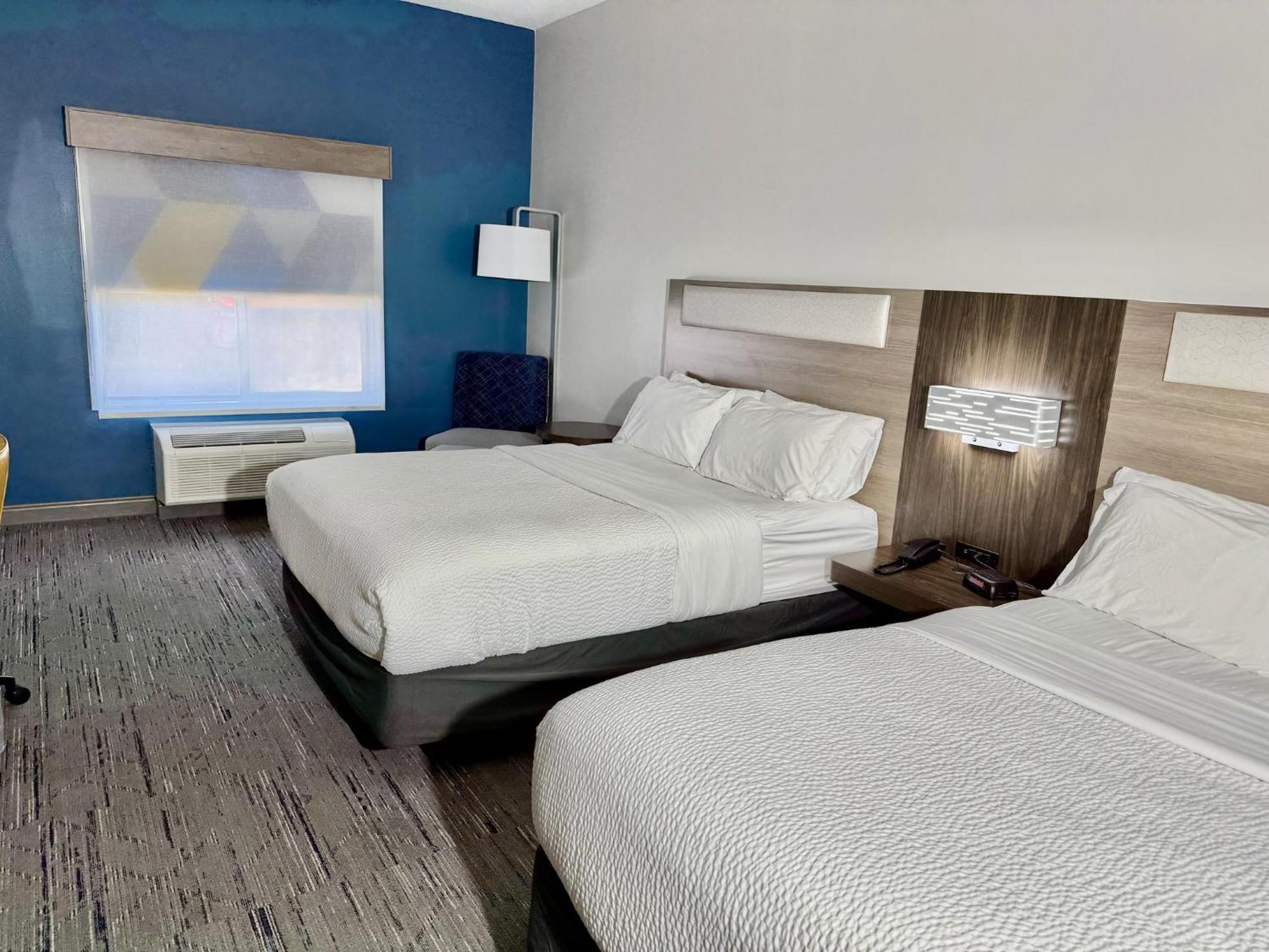 Holiday Inn Express & Suites North Topeka Zewnętrze zdjęcie