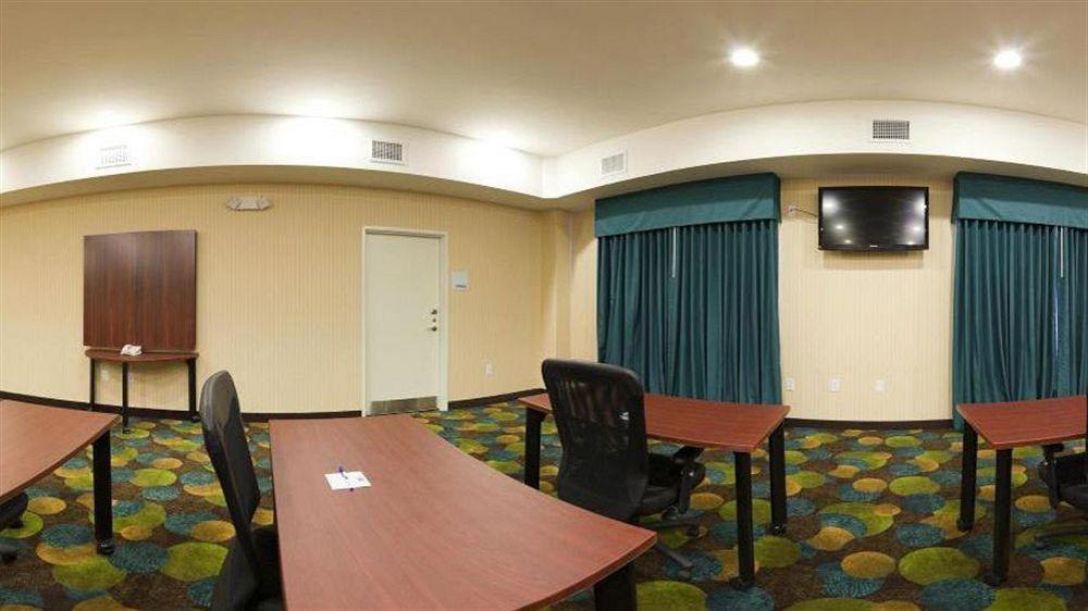 Holiday Inn Express & Suites North Topeka Zewnętrze zdjęcie