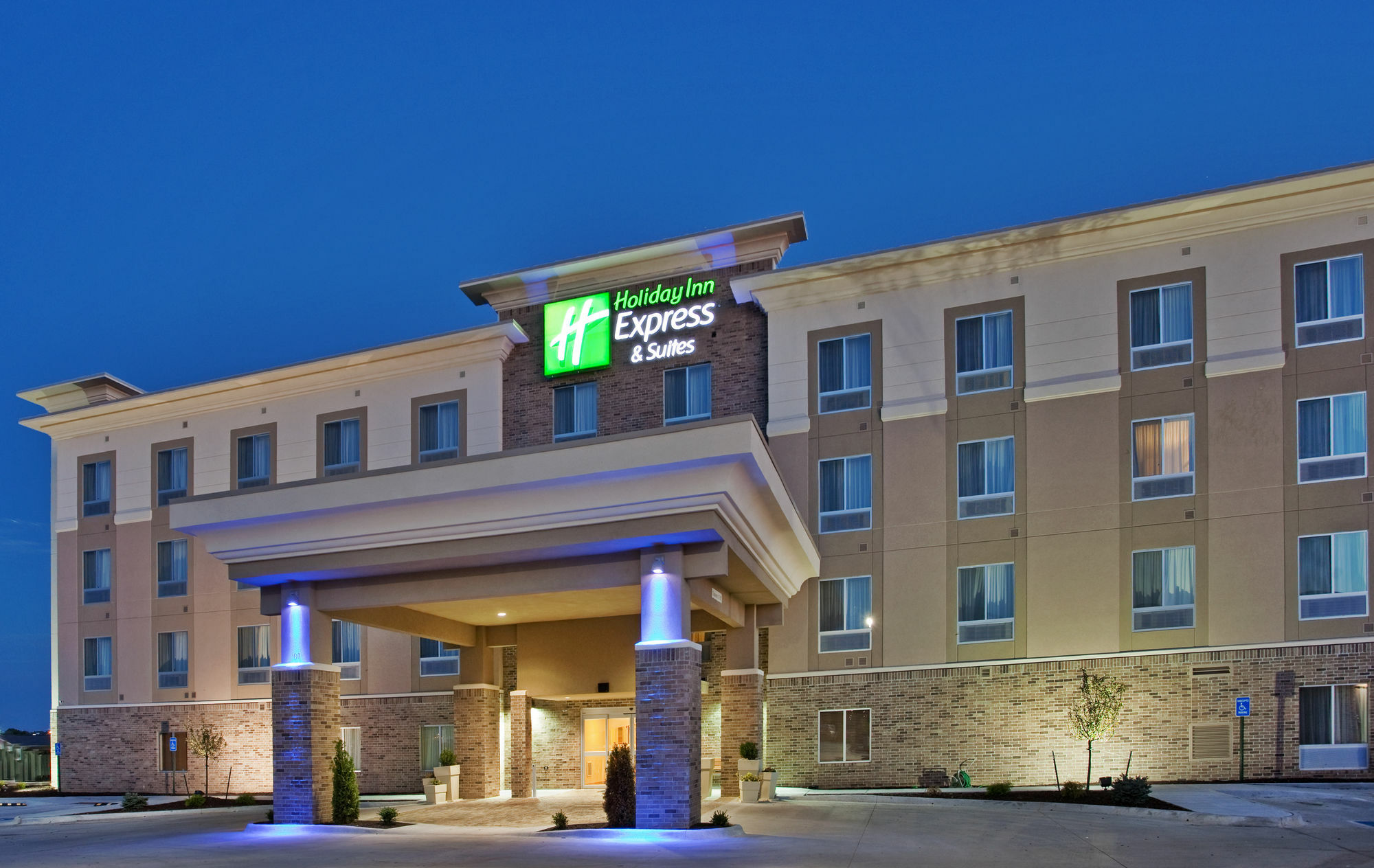 Holiday Inn Express & Suites North Topeka Zewnętrze zdjęcie