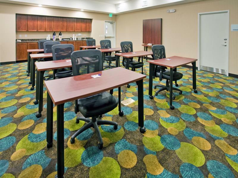 Holiday Inn Express & Suites North Topeka Zewnętrze zdjęcie