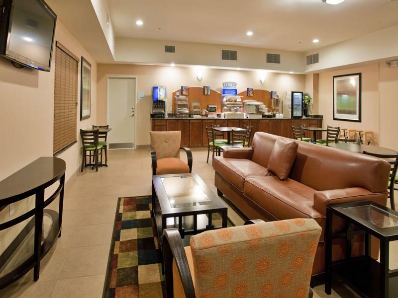 Holiday Inn Express & Suites North Topeka Zewnętrze zdjęcie