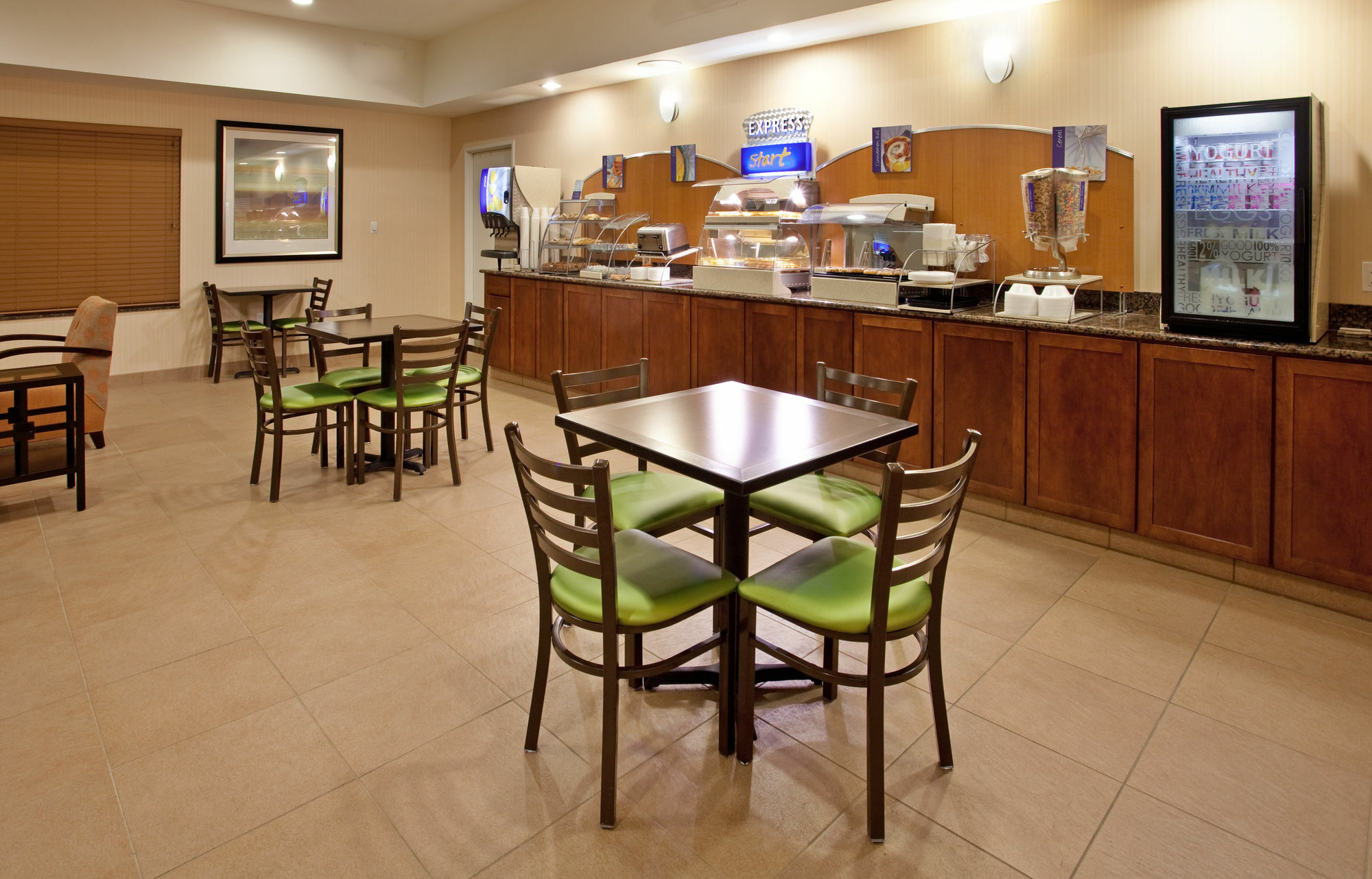 Holiday Inn Express & Suites North Topeka Zewnętrze zdjęcie