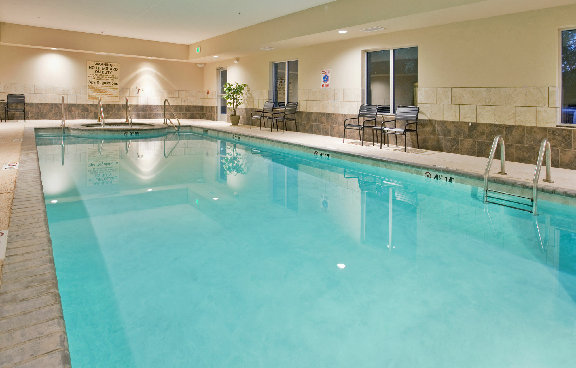 Holiday Inn Express & Suites North Topeka Zewnętrze zdjęcie